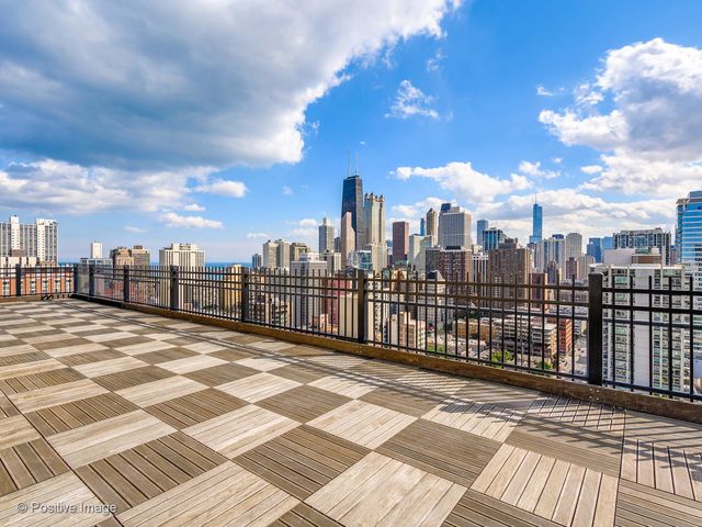 1360 N Sandburg Terrace 1212C, Chicago, IL 60610