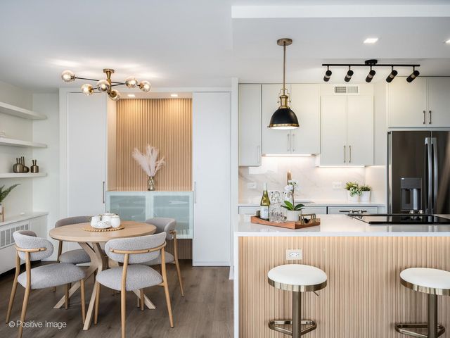 1360 N Sandburg Terrace 1212C, Chicago, IL 60610