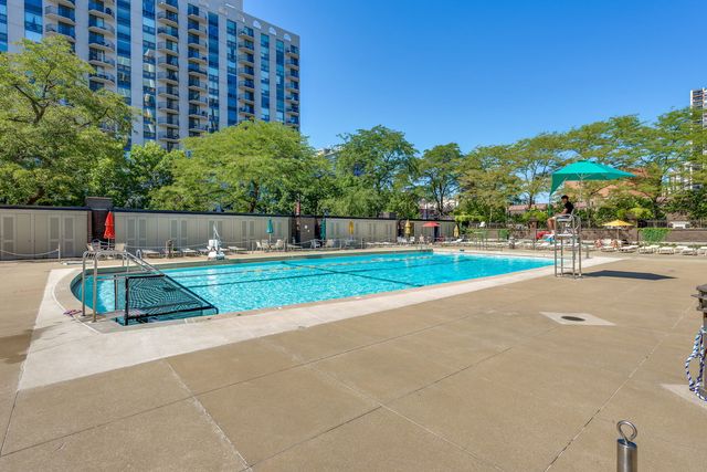 1360 N Sandburg Terrace 1212C, Chicago, IL 60610