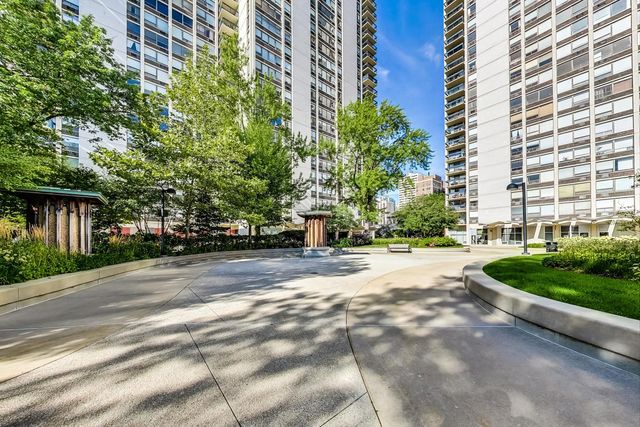 1360 N Sandburg Terrace 1212C, Chicago, IL 60610