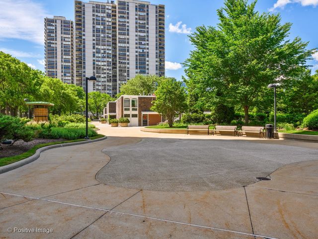 1360 N Sandburg Terrace 1212C, Chicago, IL 60610