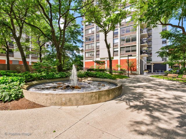 1360 N Sandburg Terrace 1212C, Chicago, IL 60610