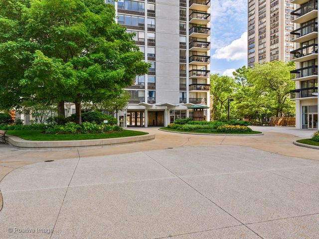 1360 N Sandburg Terrace 1212C, Chicago, IL 60610