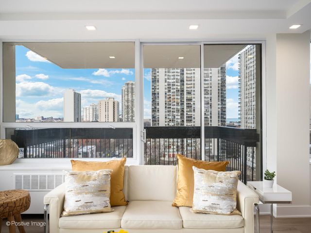 1360 N Sandburg Terrace 1212C, Chicago, IL 60610