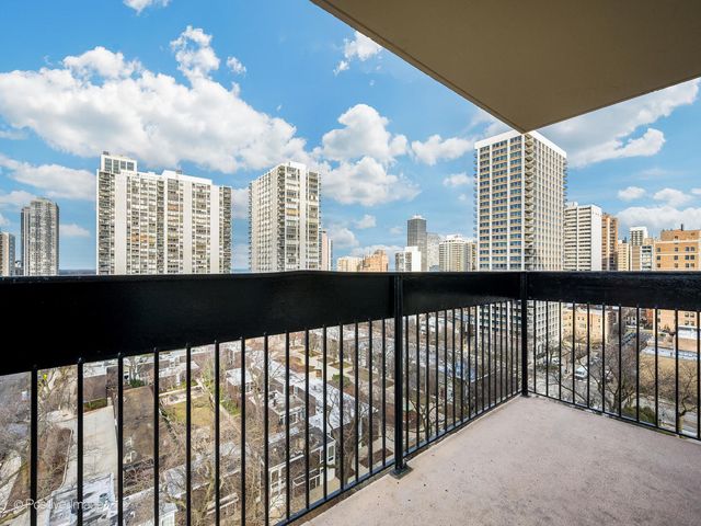 1360 N Sandburg Terrace 1212C, Chicago, IL 60610