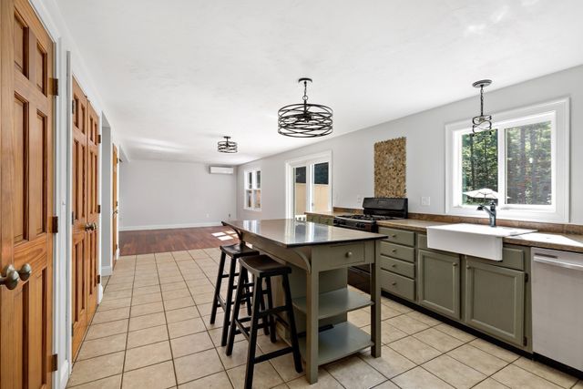 10 Brenrae Dr, Middleboro, MA 02346