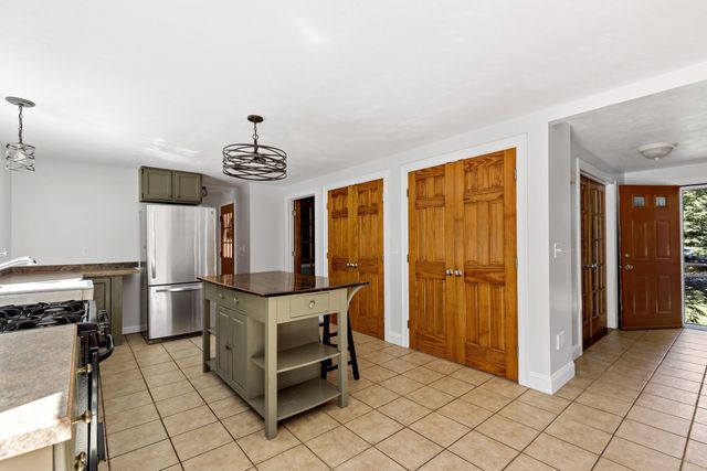 10 Brenrae Dr, Middleboro, MA 02346
