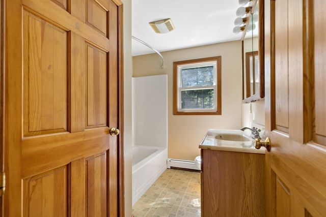 10 Brenrae Dr, Middleboro, MA 02346
