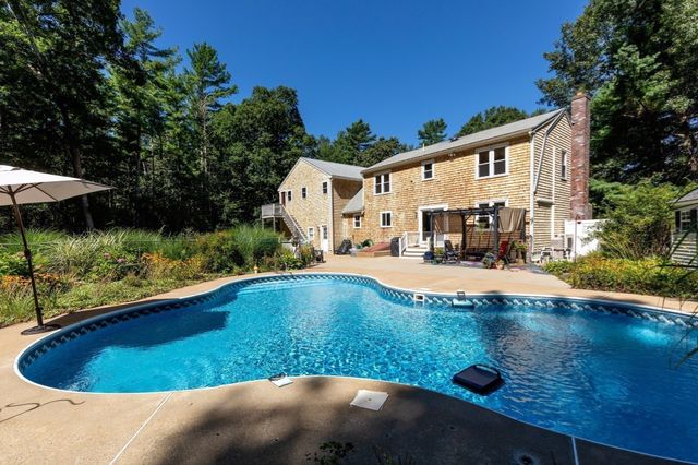 10 Brenrae Dr, Middleboro, MA 02346
