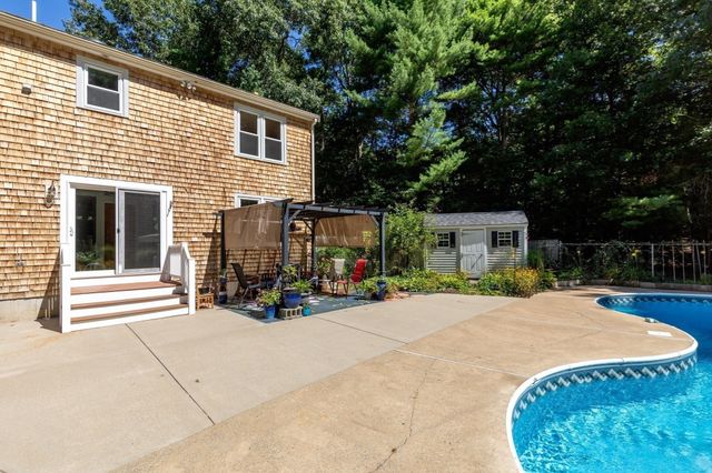 10 Brenrae Dr, Middleboro, MA 02346