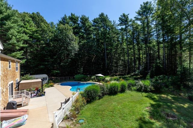 10 Brenrae Dr, Middleboro, MA 02346
