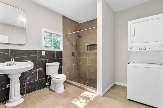 405 Medina Street B, Houston, TX 77012