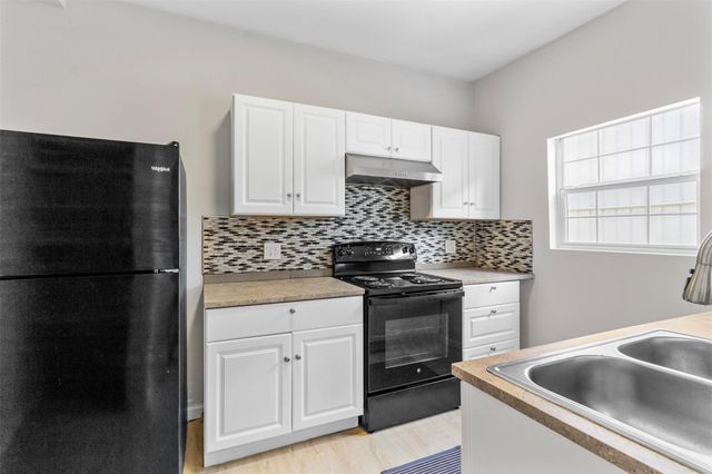 405 Medina Street B, Houston, TX 77012