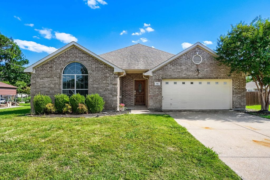 910 W Bois D Arc Street, Celina, TX 75009