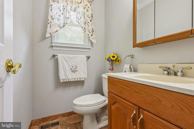 26 CONSTITUTION RD, Sewell, NJ 08080
