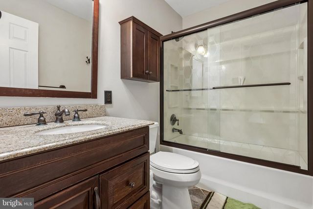 26 CONSTITUTION RD, Sewell, NJ 08080