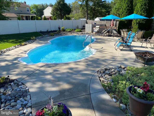 26 CONSTITUTION RD, Sewell, NJ 08080