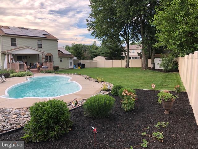 26 CONSTITUTION RD, Sewell, NJ 08080