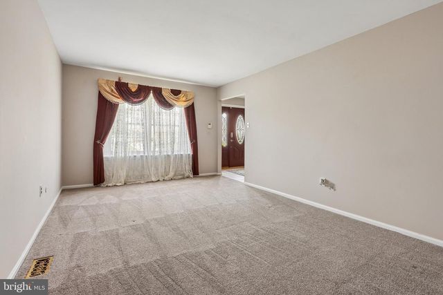 26 CONSTITUTION RD, Sewell, NJ 08080