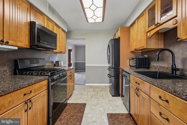 26 CONSTITUTION RD, Sewell, NJ 08080