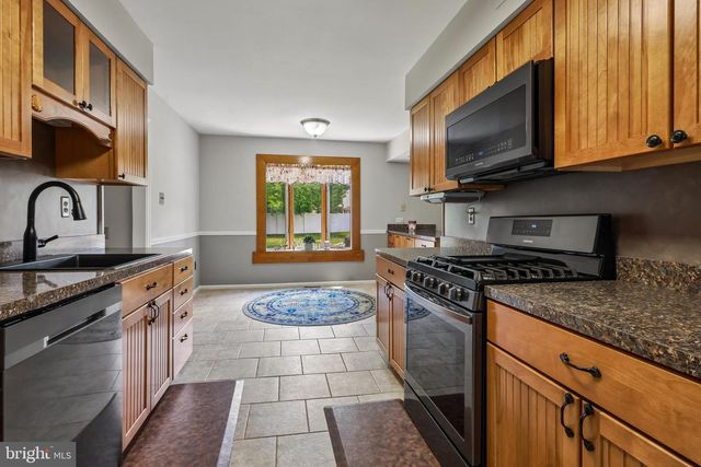 26 CONSTITUTION RD, Sewell, NJ 08080
