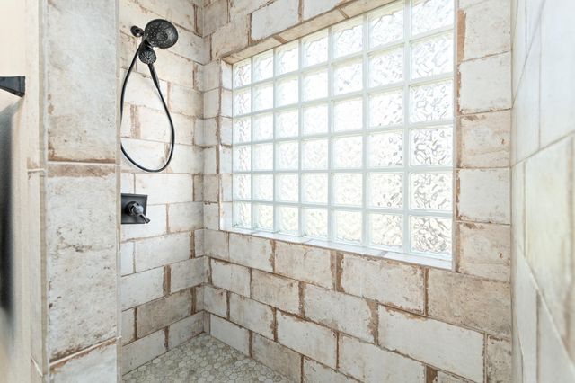 1342 Woodway Boulevard, Sour Lake, TX 77659