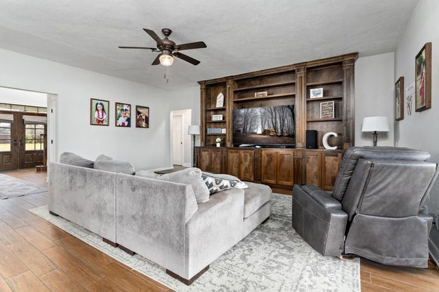 1342 Woodway Boulevard, Sour Lake, TX 77659