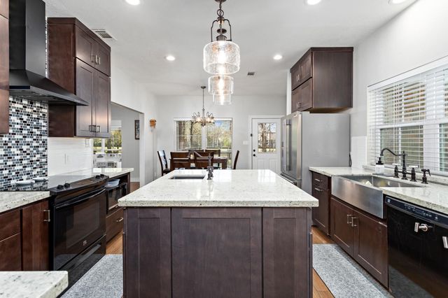 1342 Woodway Boulevard, Sour Lake, TX 77659