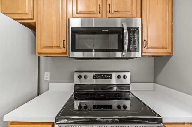 3482 Shelter Creek Dr, Napa, CA 94558