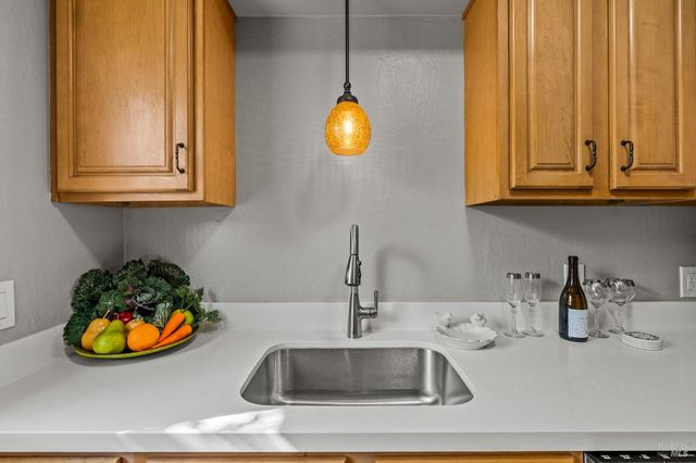 3482 Shelter Creek Dr, Napa, CA 94558