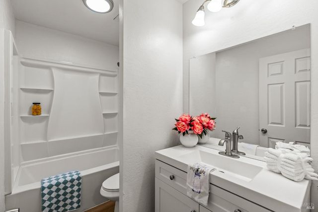 3482 Shelter Creek Dr, Napa, CA 94558