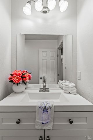 3482 Shelter Creek Dr, Napa, CA 94558