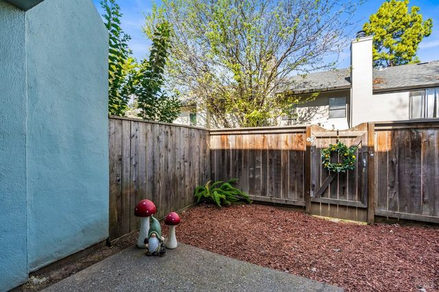 3482 Shelter Creek Dr, Napa, CA 94558