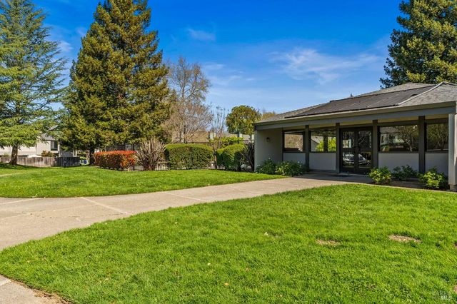 3482 Shelter Creek Dr, Napa, CA 94558