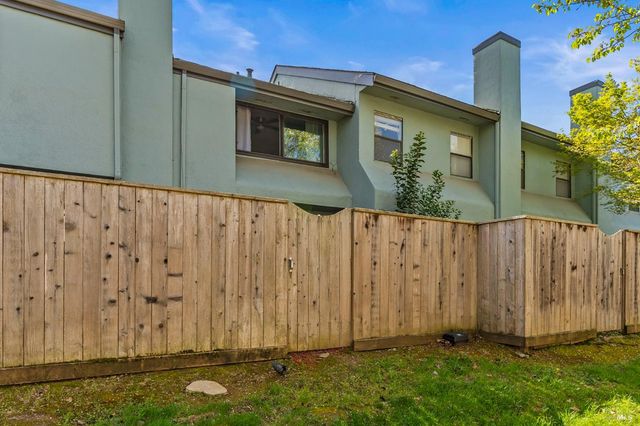 3482 Shelter Creek Dr, Napa, CA 94558