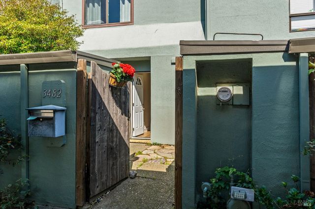 3482 Shelter Creek Dr, Napa, CA 94558