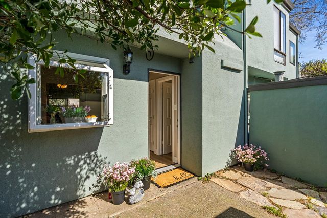 3482 Shelter Creek Dr, Napa, CA 94558