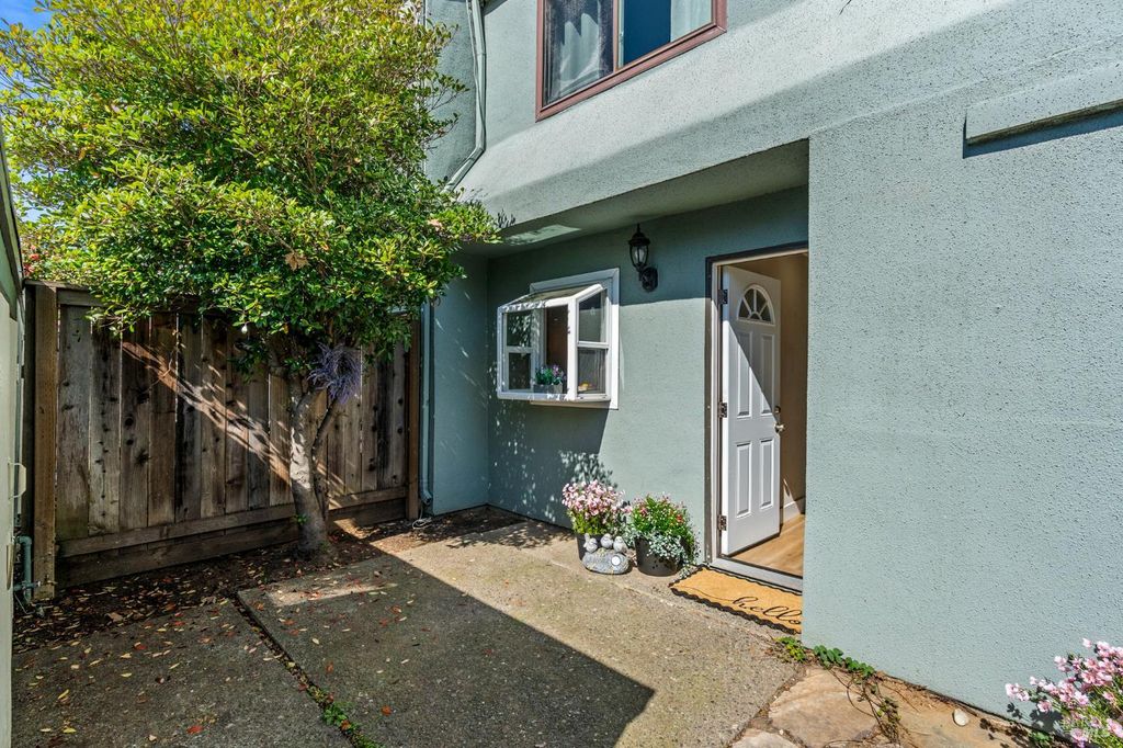 3482 Shelter Creek Dr, Napa, CA 94558