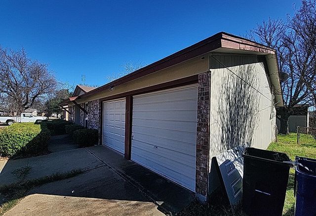 409 Nathan Street, Burleson, TX 76028