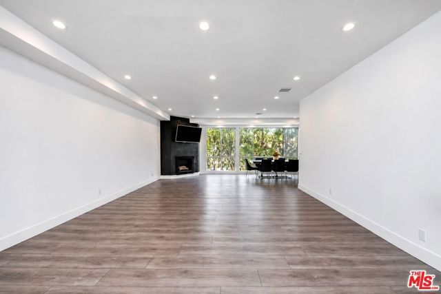 441 N Oakhurst Drive 304, Beverly Hills, CA 90210