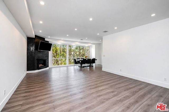441 N Oakhurst Drive 304, Beverly Hills, CA 90210