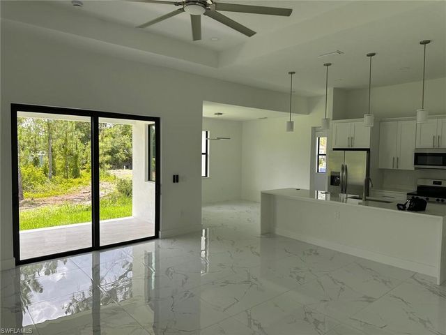 1752 Pine Ave, Lehigh Acres, FL 33972