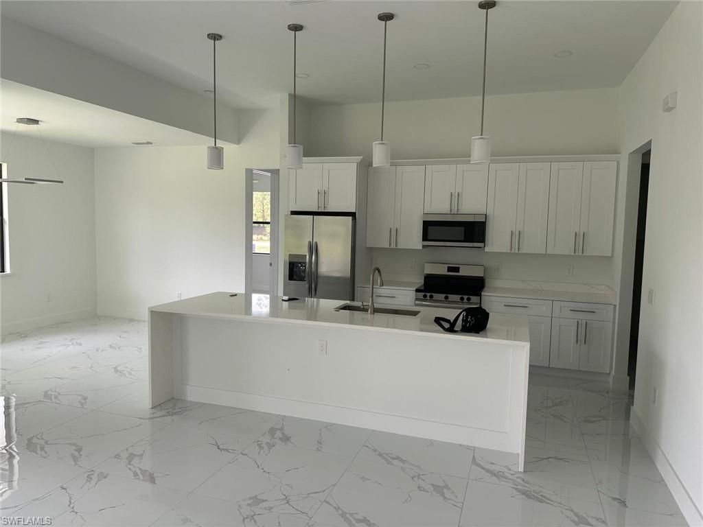 1752 Pine Ave, Lehigh Acres, FL 33972