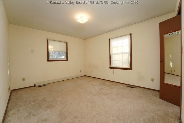 2677 Bills Creek Road, Winfield, WV 25213