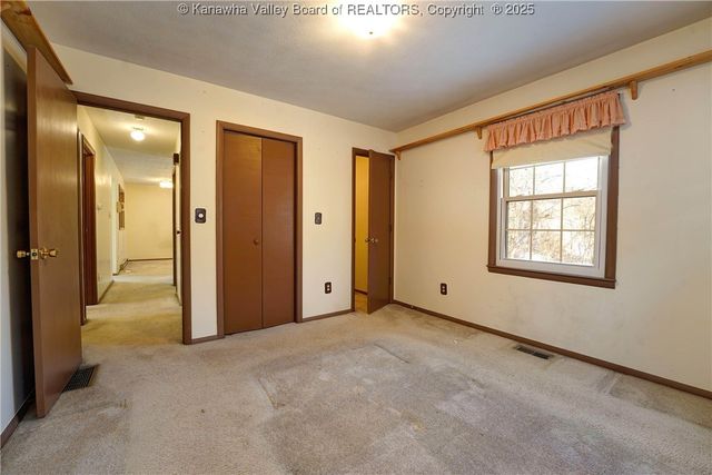 2677 Bills Creek Road, Winfield, WV 25213