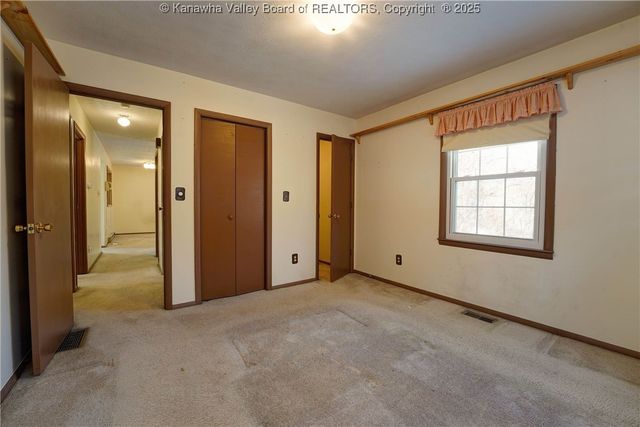 2677 Bills Creek Road, Winfield, WV 25213