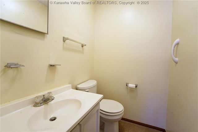 2677 Bills Creek Road, Winfield, WV 25213