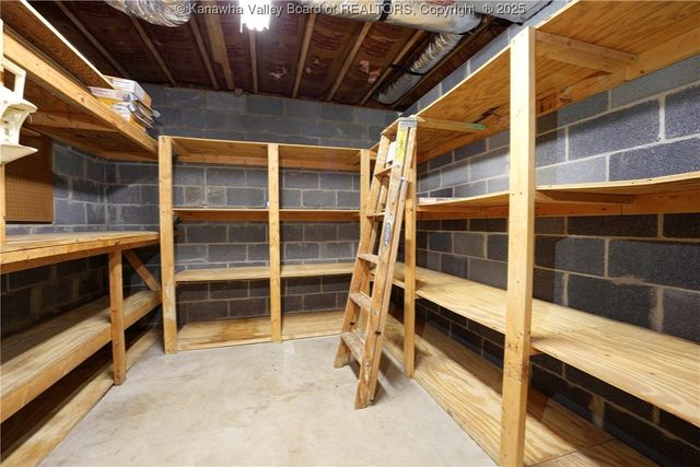 2677 Bills Creek Road, Winfield, WV 25213