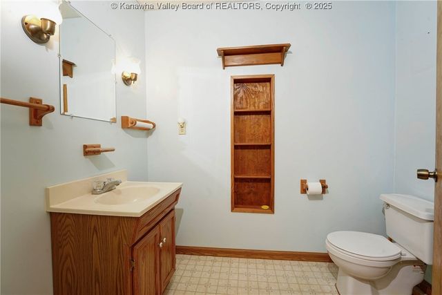 2677 Bills Creek Road, Winfield, WV 25213