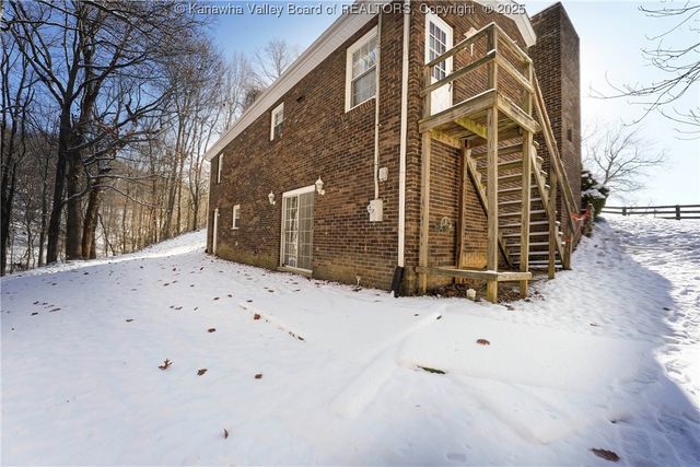 2677 Bills Creek Road, Winfield, WV 25213